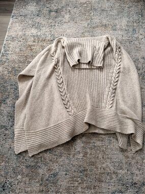 Sweater/shawl